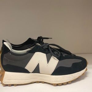 Black and cream New Balance 327 (Rare)